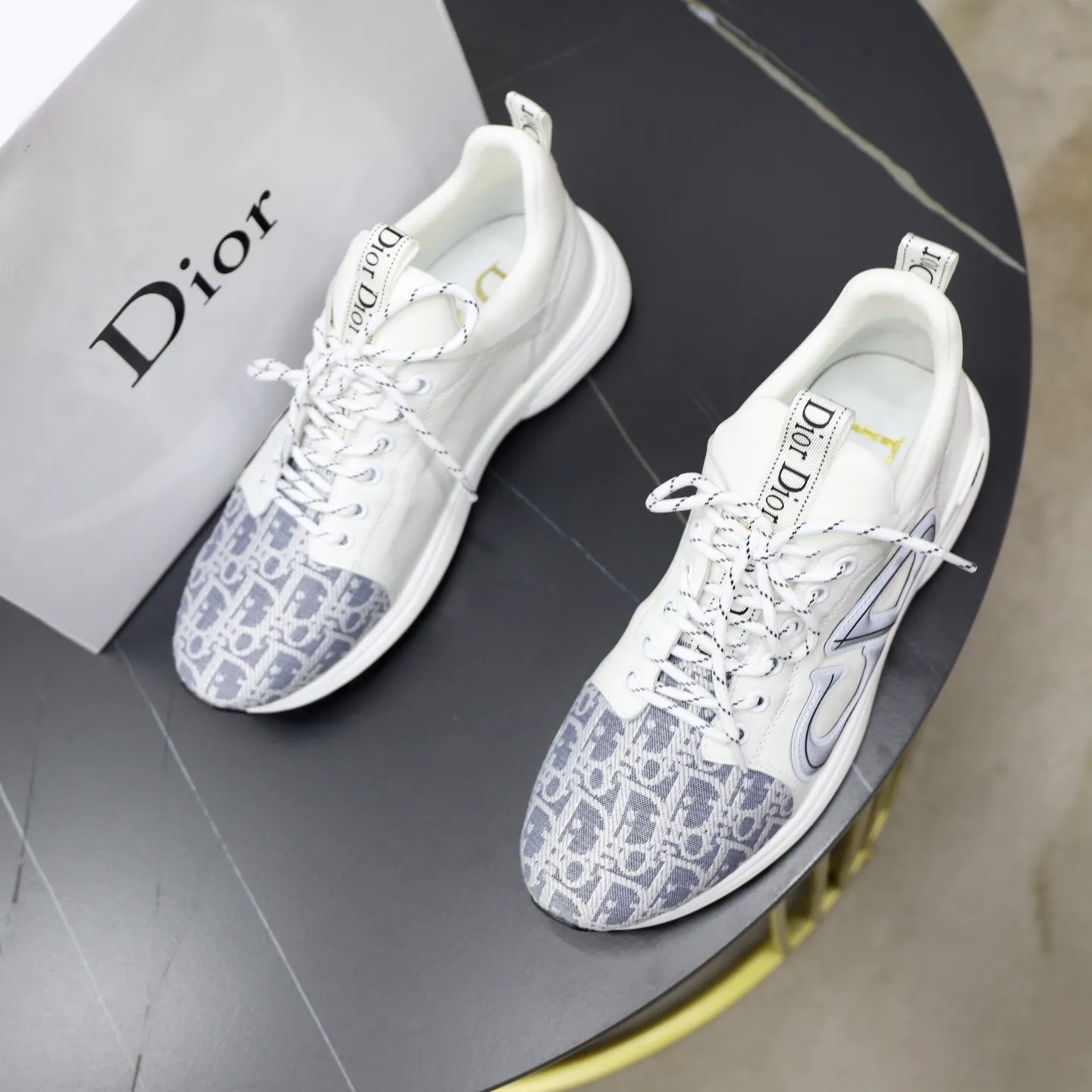 Ex-factory price: 462💰🙅‍♂️🙅‍♂️🙅‍♂️ Brand: Dior DIOR Standard code: 38-44 (45 customized) Grade: Same as the official website Material: Original material splicing Comfortable and breathable lining Lightweight and wear-resistant sports outsole Style category: Men's fashionable casual shoes Running sneakers Distinguished luxury brand elements Top luxury Color: actual picture color